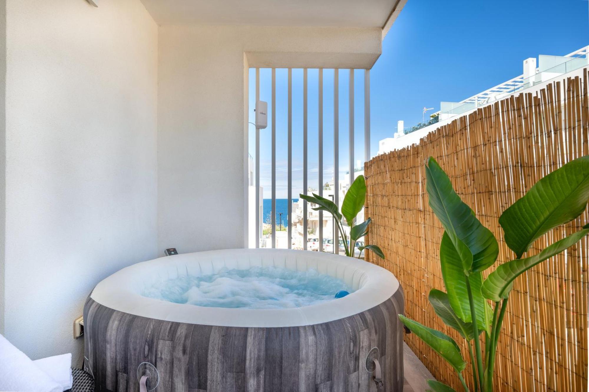 Exclusive Deluxe Apt Up To 6 People & Heated Tub Polignano a Mare Kültér fotó
