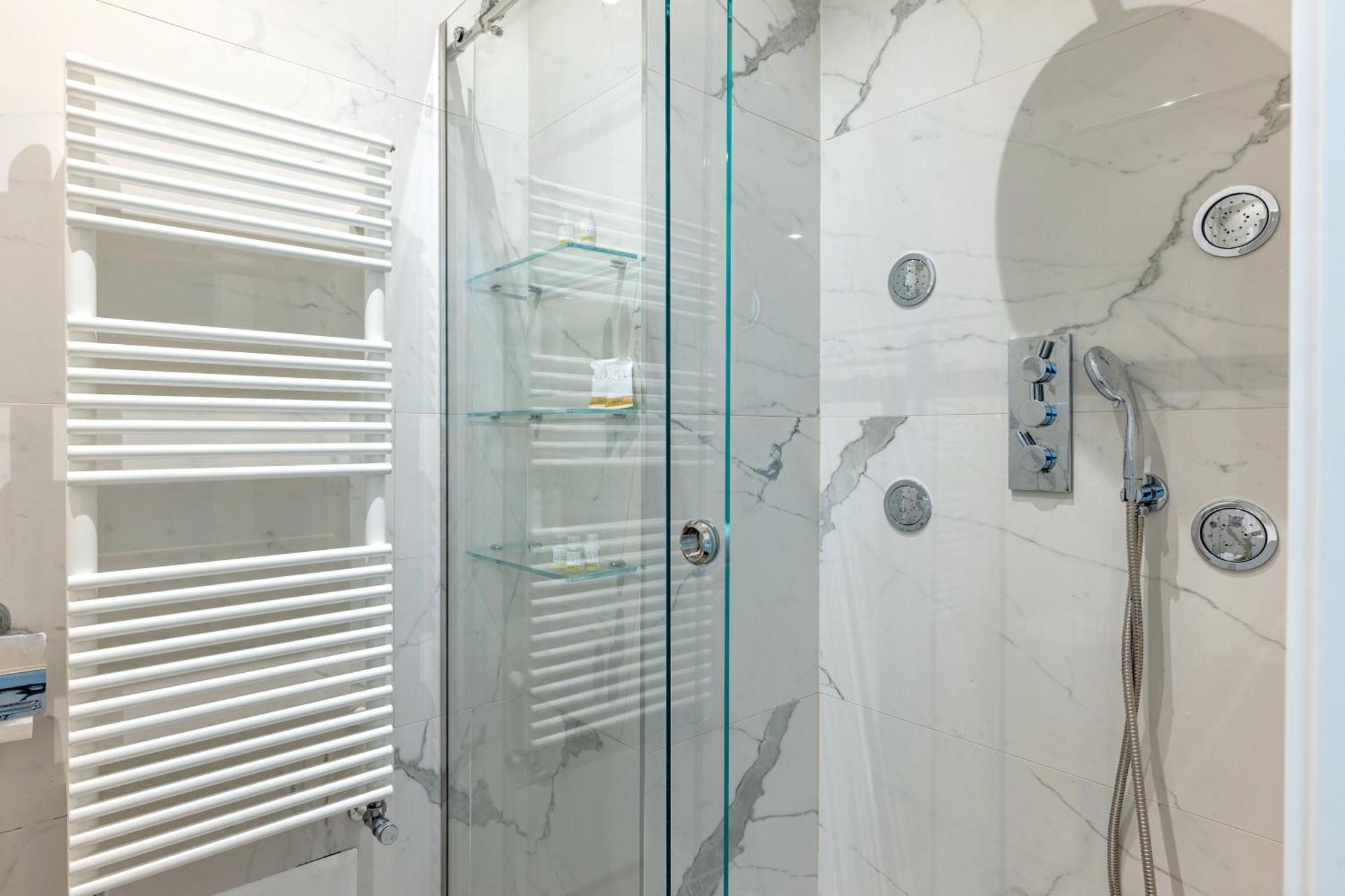 Exclusive Deluxe Apt Up To 6 People & Heated Tub Polignano a Mare Kültér fotó